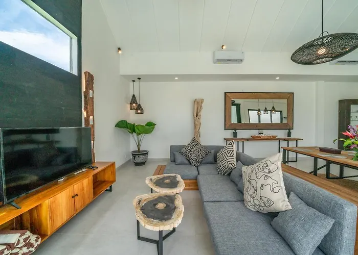 Villa Isyan - 3 Bdr - - Location Canggu