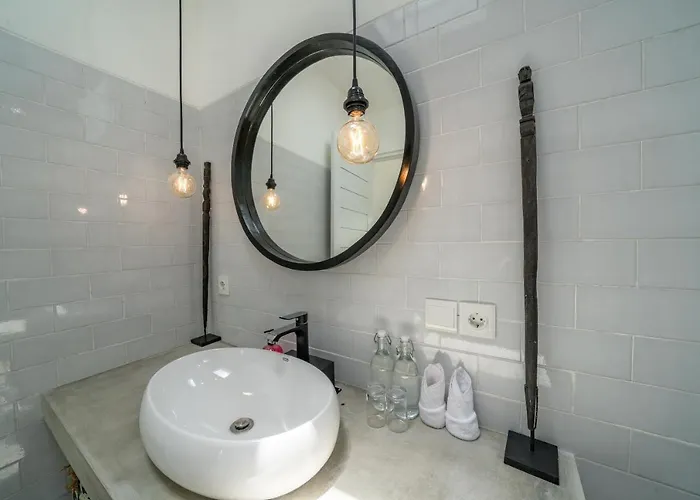 Isyan - 3 Bdr - - Location Canggu